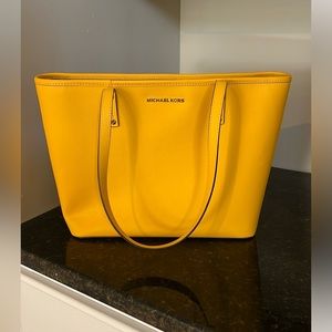 Michael Kors Jet Set Traveler Bag